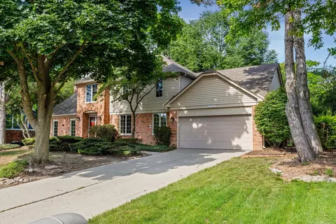 37731 W Meadowhill Dr, Northville, MI 48167