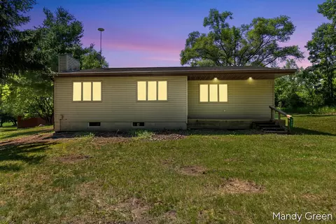 Exterior - 830 S Senator Rd, Crystal, MI 48818 photo 2 of 4
