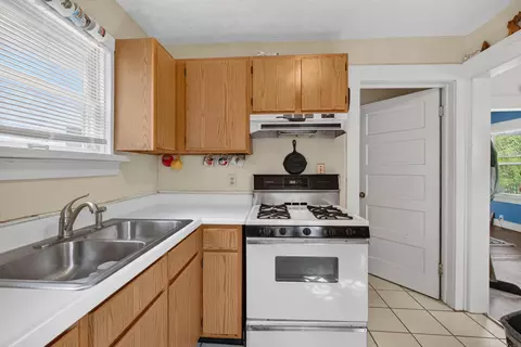 Kitchen - 305 Watts St, Jackson, MI 49203 photo 2 of 2