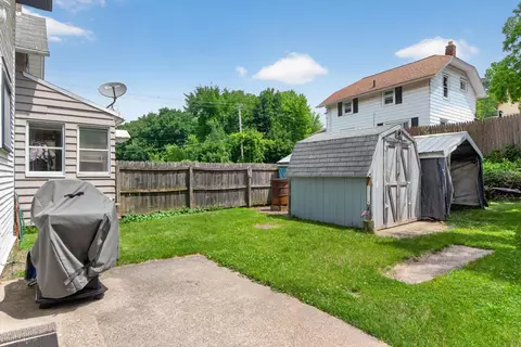 Exterior - 305 Watts St, Jackson, MI 49203 photo 6 of 11