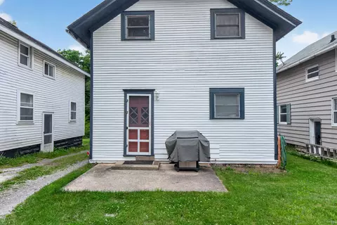 Exterior - 305 Watts St, Jackson, MI 49203 photo 4 of 11