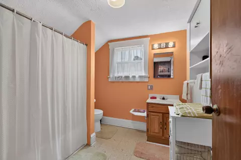 Bath - 305 Watts St, Jackson, MI 49203 photo 1 of 1