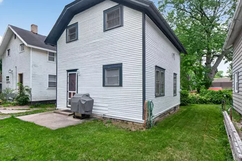 Exterior - 305 Watts St, Jackson, MI 49203 photo 5 of 11
