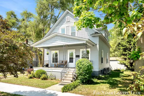 9 S Ferry St, Grand Haven, MI 49417