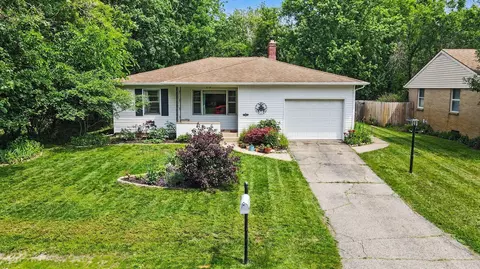 721 Parkway Dr NE, Grand Rapids, MI 49525