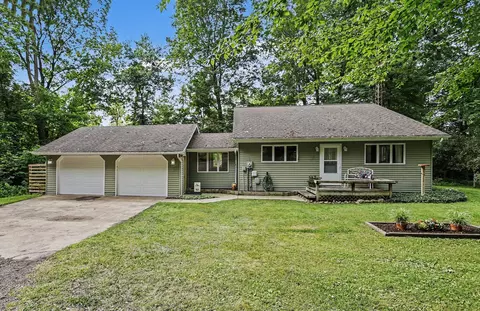 5820 Windy Acres Ln, Berrien Springs, MI 49103