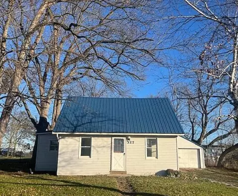 327 E Main St, Vermontville, MI 49096