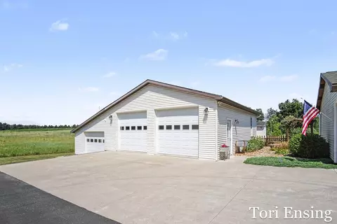 Exterior - 481 S Nevins Rd, Stanton, MI 48888 photo 4 of 9