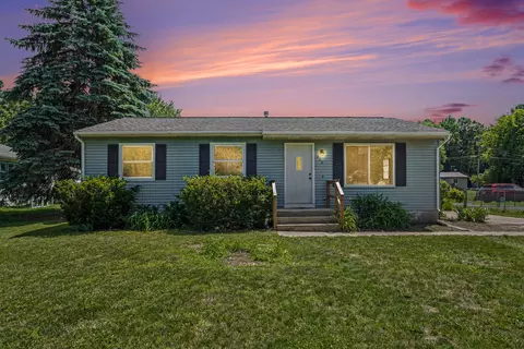 809 E Grant St, Greenville, MI 48838
