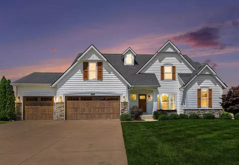 9784 Waterstone Dr SE, Byron Center, MI 49315