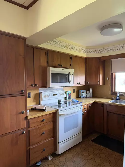 Kitchen - 7565 Ormes Rd, Vassar, MI 48768 photo 2 of 3
