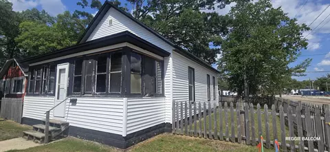 2744 8th St, Muskegon Heights, MI 49444