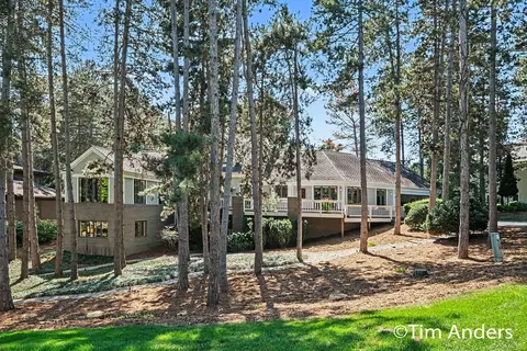 3433 Meadowood Trail Dr SE, Grand Rapids, MI 49546