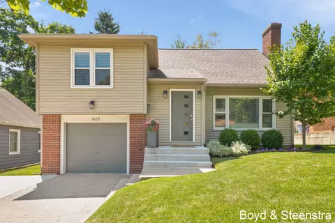 1629 Sylvan Ave SE, Grand Rapids, MI 49506