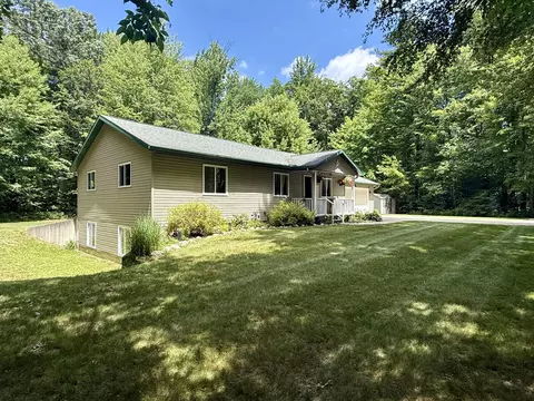 19390 Timberland Dr, Howard City, MI 49329