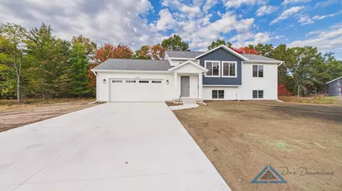 2728 Willowstone Dr, Muskegon, MI 49442