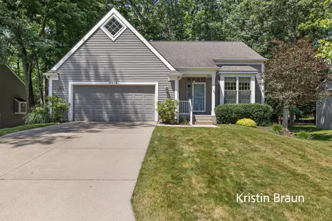 3515 Seminole Woods Dr, Norton Shores, MI 49441