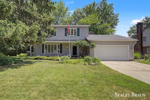 2136 Rolling Hills Dr SE, Grand Rapids, MI 49546