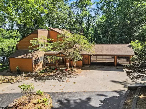 1628 Whites Rd, Kalamazoo, MI 49008