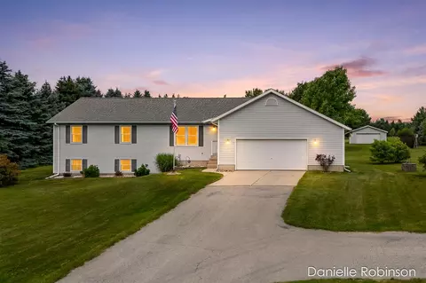 6829 12 Mile Rd NE, Rockford, MI 49341