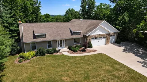 4994 Bluff Dr NE, Grand Rapids, MI 49525