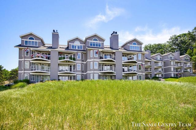 820 S Harbor Dr #5, Grand Haven, MI 49417