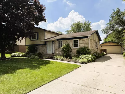 19324 Todd Dr, Clinton Twp, MI 48038