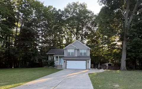 6825 Anita Ct, Fruitport, MI 49415
