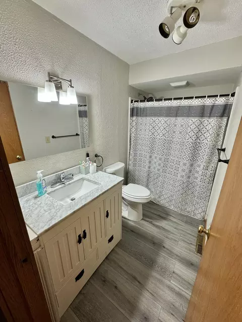 Bath - 9462 E Colby Rd, Crystal, MI 48818 photo 1 of 5