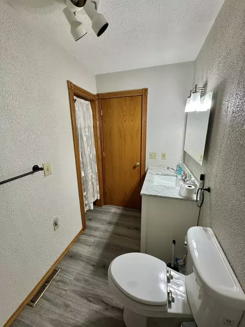 Bath - 9462 E Colby Rd, Crystal, MI 48818 photo 2 of 5