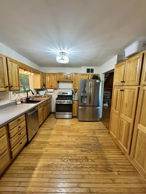 Kitchen - 9462 E Colby Rd, Crystal, MI 48818 photo 3 of 4