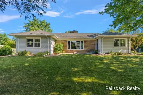 85 Orchard Dr NW, Sparta, MI 49345