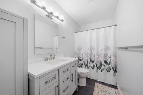Bath - 1511 Strathmoor Ln, Jackson, MI 49203 photo 2 of 2