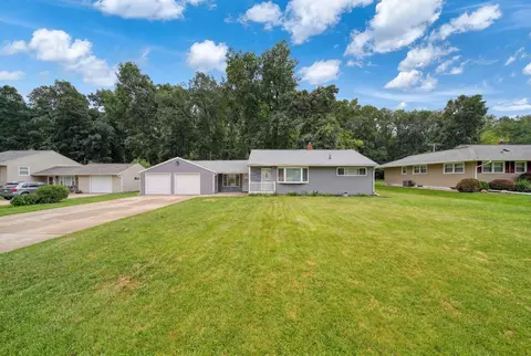 Exterior - 1511 Strathmoor Ln, Jackson, MI 49203 photo 2 of 16