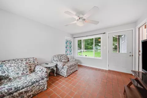 Exterior - 1511 Strathmoor Ln, Jackson, MI 49203 photo 6 of 16