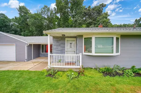 Exterior - 1511 Strathmoor Ln, Jackson, MI 49203 photo 5 of 16