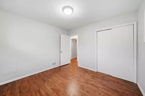 Bedroom - 1511 Strathmoor Ln, Jackson, MI 49203 photo 4 of 6
