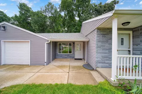 Exterior - 1511 Strathmoor Ln, Jackson, MI 49203 photo 4 of 16