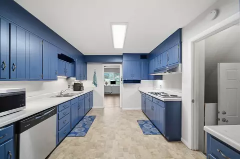 Kitchen - 1511 Strathmoor Ln, Jackson, MI 49203 photo 5 of 5