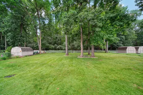 Exterior - 1511 Strathmoor Ln, Jackson, MI 49203 photo 12 of 16