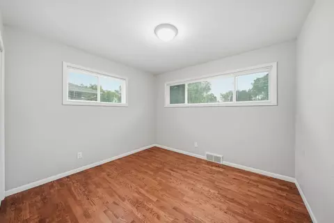 Bedroom - 1511 Strathmoor Ln, Jackson, MI 49203 photo 3 of 6