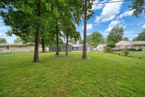 Exterior - 1511 Strathmoor Ln, Jackson, MI 49203 photo 15 of 16
