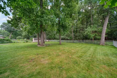 Exterior - 1511 Strathmoor Ln, Jackson, MI 49203 photo 13 of 16