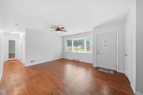 Living - 1511 Strathmoor Ln, Jackson, MI 49203 photo 1 of 3