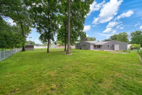 Exterior - 1511 Strathmoor Ln, Jackson, MI 49203 photo 16 of 16