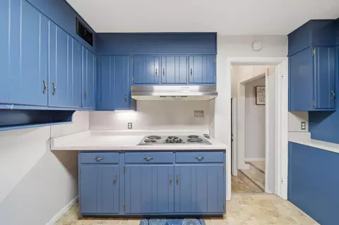 Kitchen - 1511 Strathmoor Ln, Jackson, MI 49203 photo 3 of 5