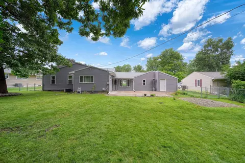 Exterior - 1511 Strathmoor Ln, Jackson, MI 49203 photo 7 of 16