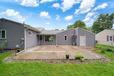 Exterior - 1511 Strathmoor Ln, Jackson, MI 49203 photo 9 of 16