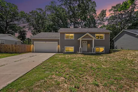 86 Dunton Ave, Holland, MI 49424
