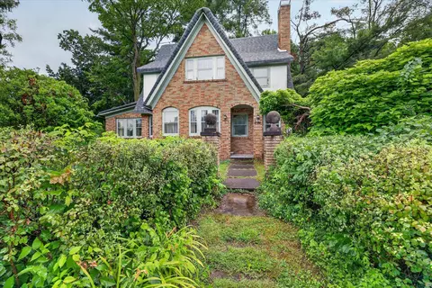 1124 Ashley Dr, Kalamazoo, MI 49048